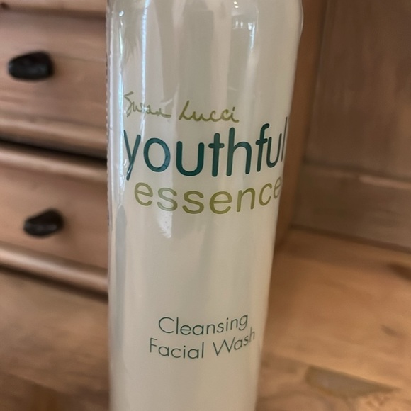 Youthful Essence by Susan Lucci Cleansing Facial Wash 10 oz New - Picture 2 of 7